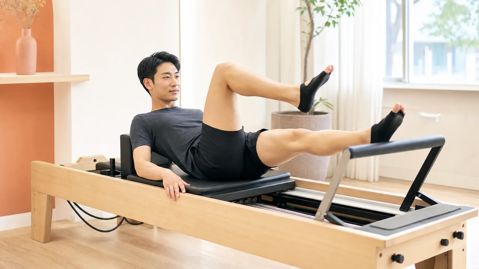 ピラティスは男性にこそ効く｜西新宿で「筋トレ×ピラティス」を選ぶ科学的な理由